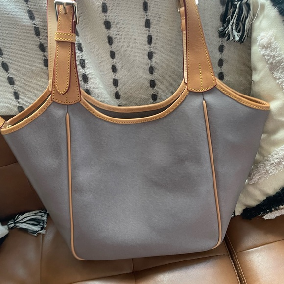 Dooney & Bourke Penelope Shopper Neutral Colors Grey /Tan Large Bag EUC Dust bag - Picture 12 of 16